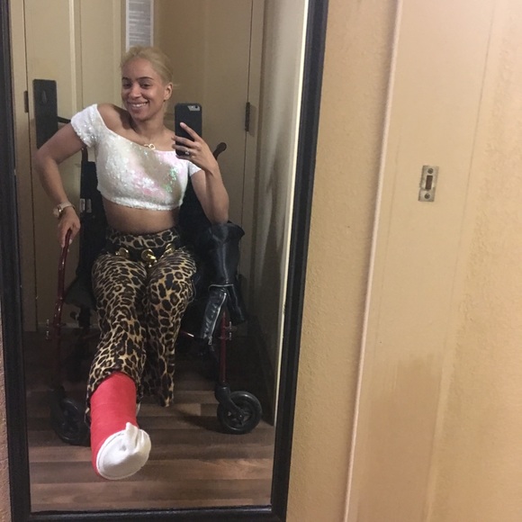 Sequin crop top - Picture 2 of 3